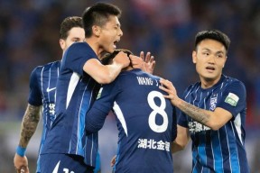 开云体育网址-亚冠今晚走向成谜，武汉三镇刷新队史纪录，更衣室稳定，身体对抗强度拉满 